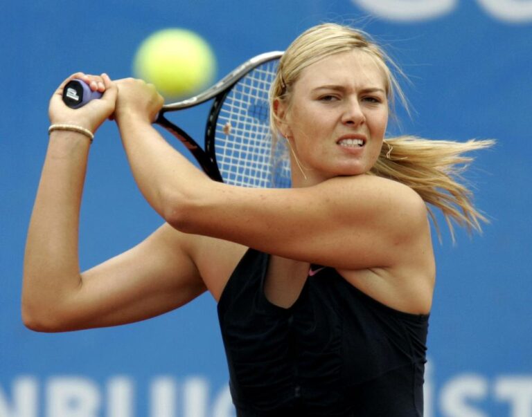 Women’s Field Narrows as Sharapova Schools Bouchard and Makarova Dominates Halep Down Under