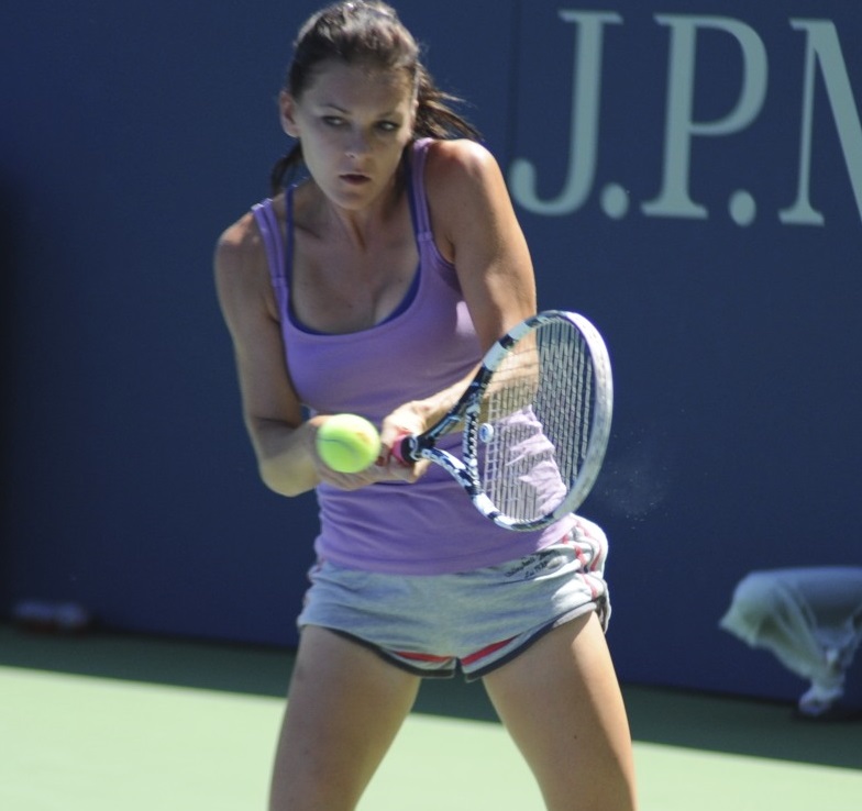 Radwanska_Crop_02