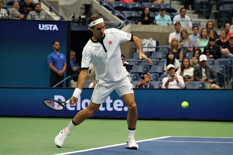 Federer Extends His Arms Away From His Body…So Maybe I Should Too?